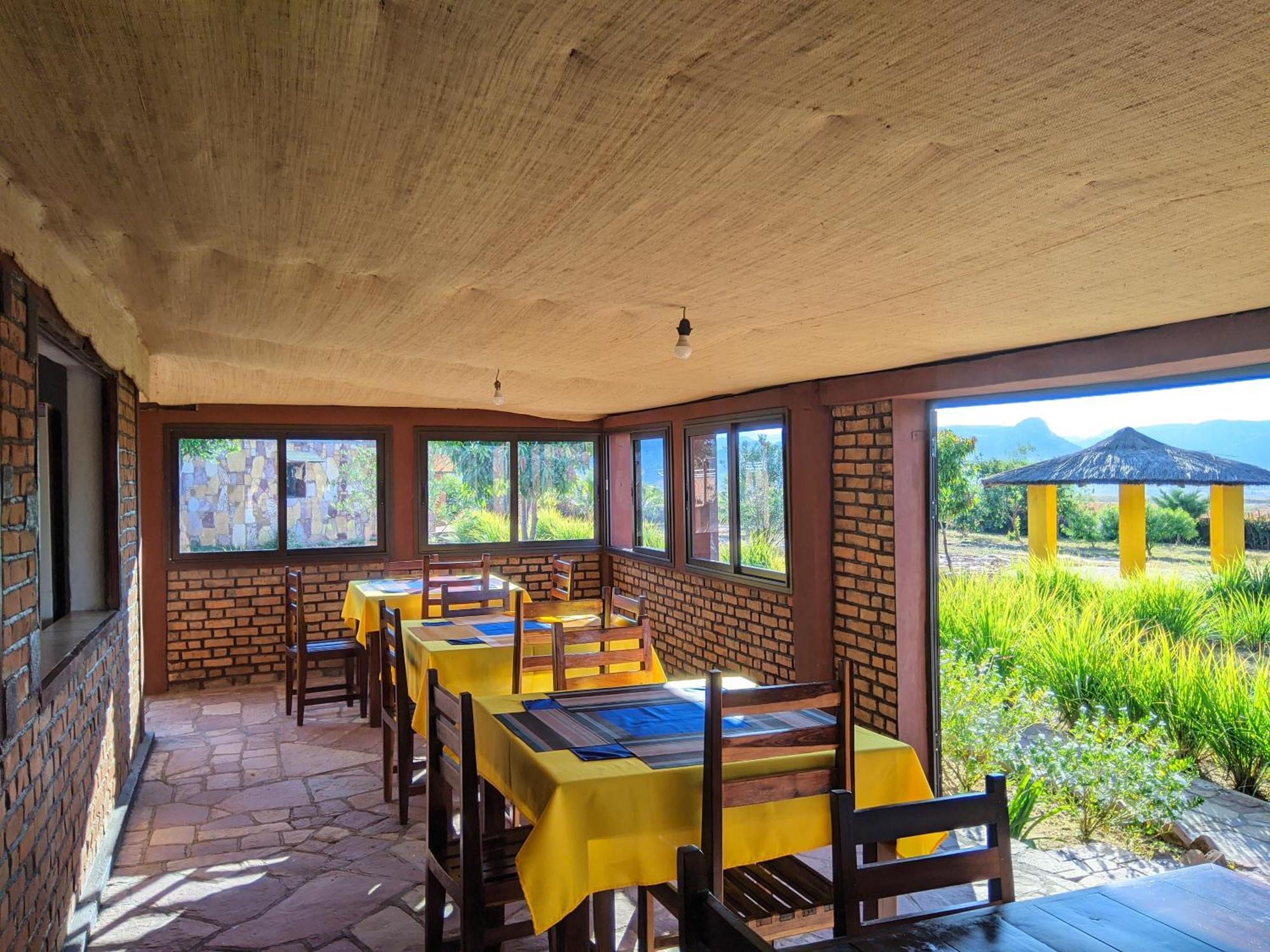 Chambre D'Hote Ristorante Pizzeria Liberta Ranohira Экстерьер фото