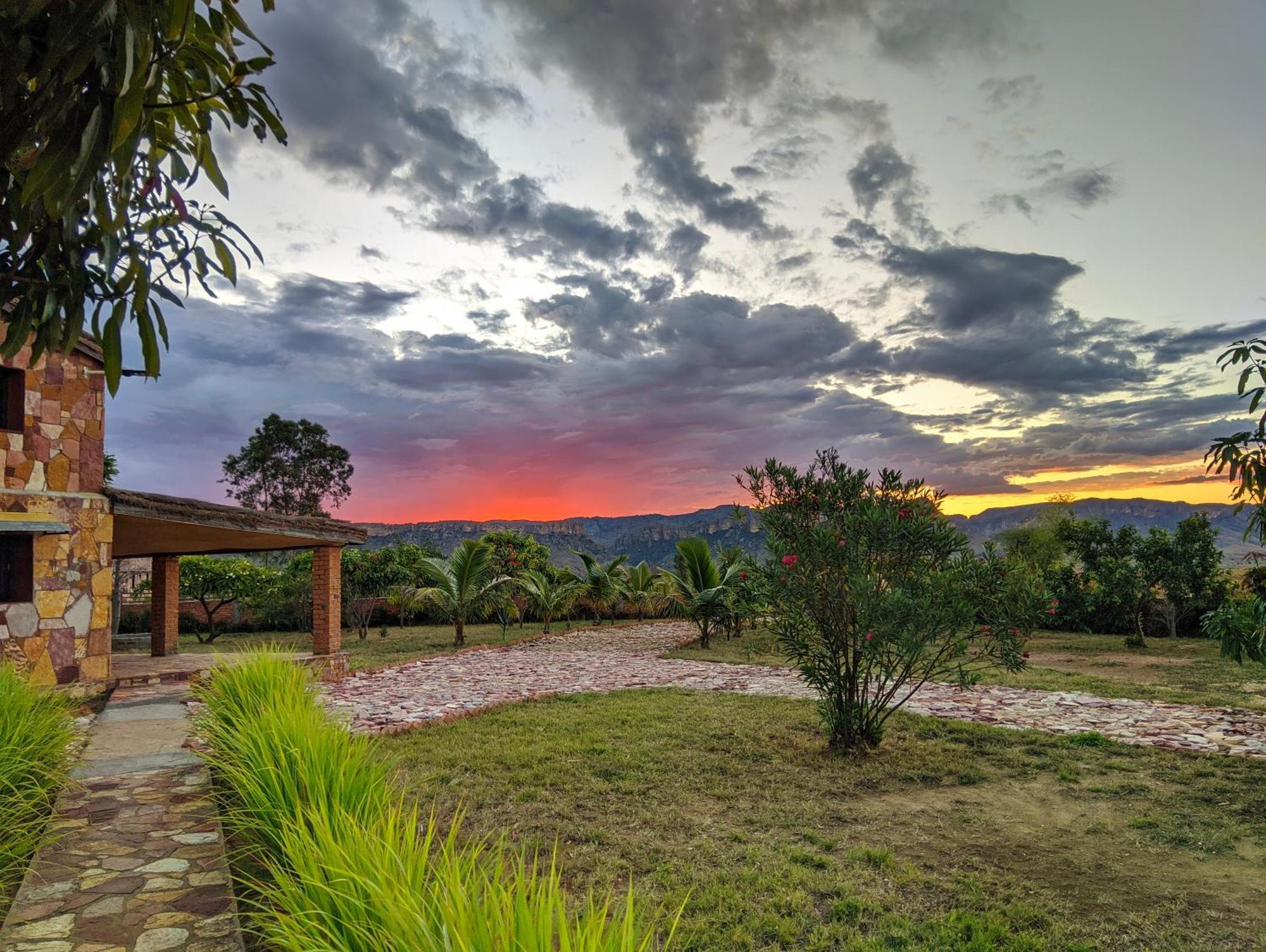 Chambre D'Hote Ristorante Pizzeria Liberta Ranohira Экстерьер фото